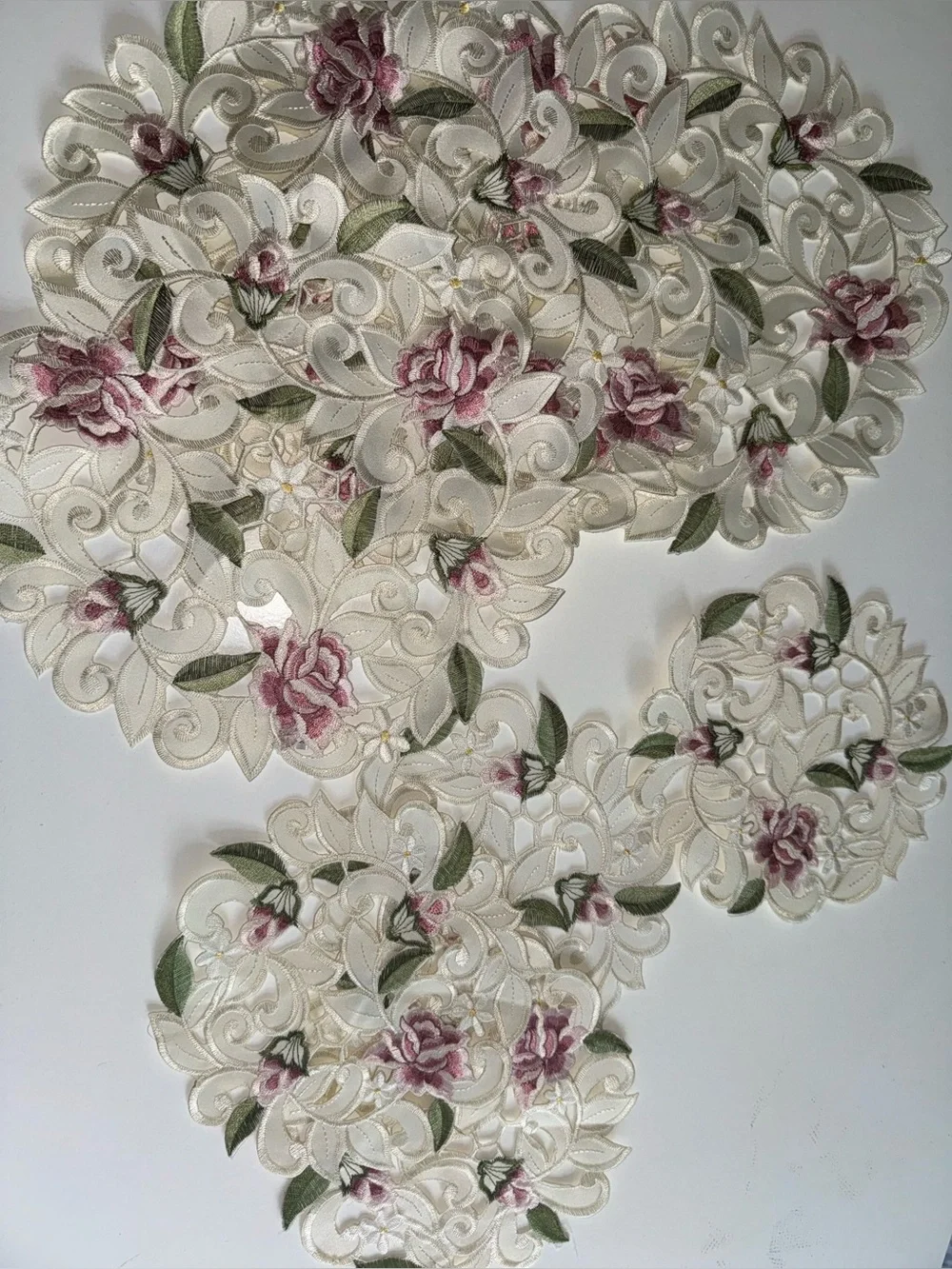 Doily Boutique round placemats lot of 8